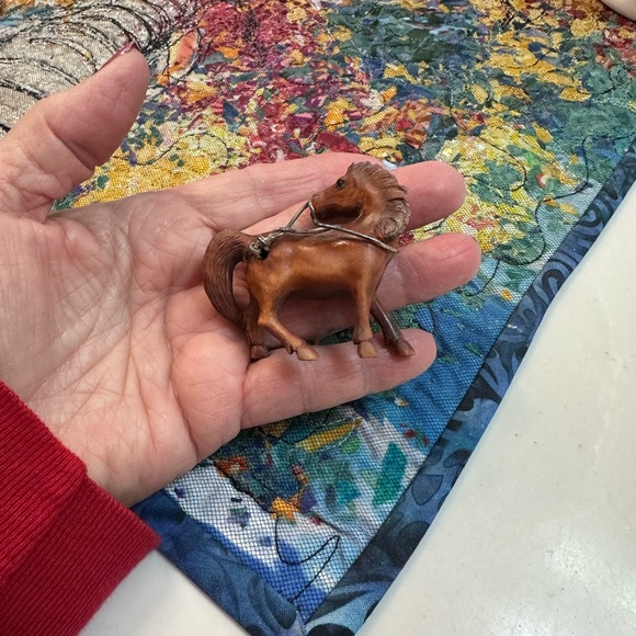 2"carved wood horse pendant - Picture 3 of 6